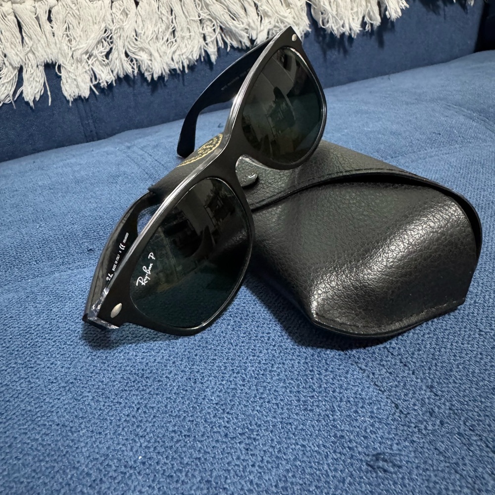 Ray-Ban Black Aviator Sunglasses Classic Design